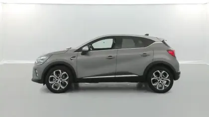 Photo 15 Renault Captur  E-Tech full hybrid 145