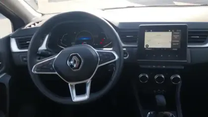 Photo 13 Renault Captur  E-Tech full hybrid 145