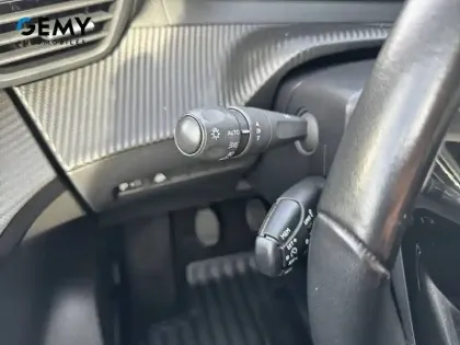 Photo 16 Peugeot 208  BlueHDi 100 S&S BVM6