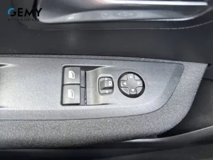 Photo 27 Peugeot 208  BlueHDi 100 S&S BVM6