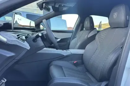 Photo 13 Peugeot 3008  Hybrid 145 e-DCS6