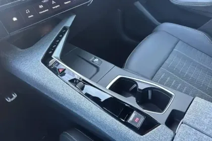 Photo 22 Peugeot 3008  Hybrid 145 e-DCS6