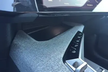 Photo 23 Peugeot 3008  Hybrid 145 e-DCS6