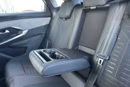 Photo 15 Peugeot 3008  Hybrid 145 e-DCS6