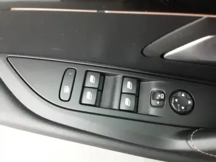 Photo 18 Peugeot 208  PureTech 100 S&S EAT8