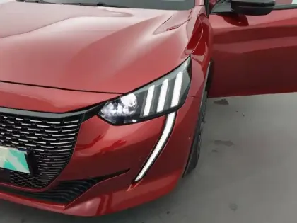 Photo 15 Peugeot 208  PureTech 100 S&S EAT8