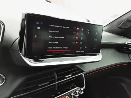 Photo 21 Peugeot 2008  PureTech 130 S&S BVM6