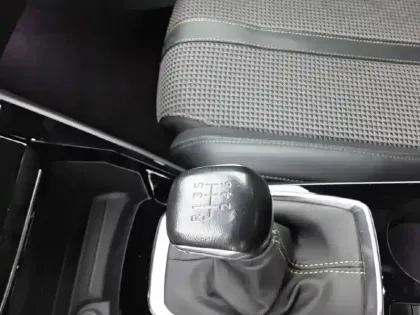 Photo 13 Peugeot 2008  PureTech 130 S&S BVM6