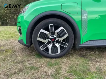 Photo 10 Renault 5 Renault  E-Tech Electrique 120 ch autonomie urbaine