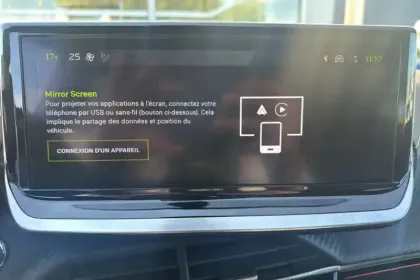 Photo 28 Peugeot 208  Hybrid 100 e-DCS6