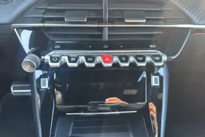 Photo 20 Peugeot 208  Hybrid 100 e-DCS6