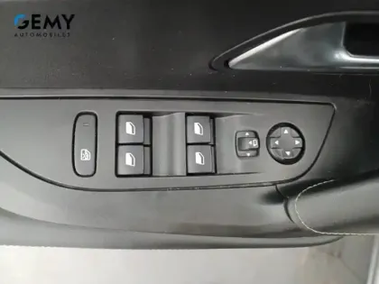 Photo 11 Peugeot 2008  PureTech 130 S&S BVM6