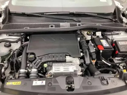 Photo 17 Peugeot 2008  PureTech 100 S&S BVM6