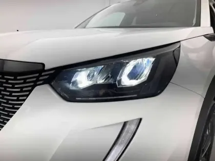 Photo 20 Peugeot 2008  PureTech 100 S&S BVM6