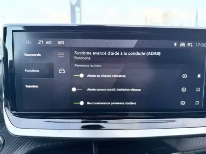 Photo 71 Peugeot 2008  Hybrid 136 e-DCS6