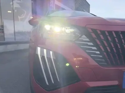 Photo 45 Peugeot 2008  Hybrid 136 e-DCS6