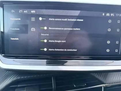 Photo 72 Peugeot 2008  Hybrid 136 e-DCS6