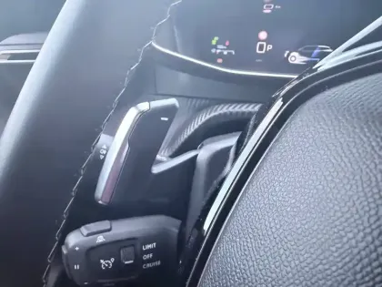 Photo 65 Peugeot 2008  Hybrid 136 e-DCS6