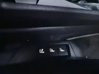 Photo 59 Peugeot 2008  Hybrid 136 e-DCS6