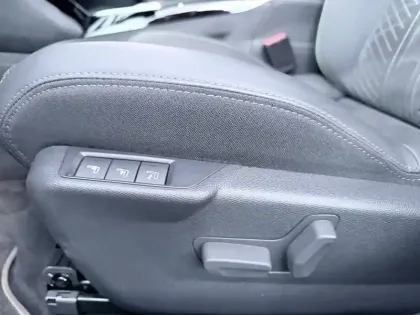 Photo 50 Peugeot 2008  Hybrid 136 e-DCS6