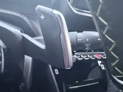 Photo 64 Peugeot 2008  Hybrid 136 e-DCS6