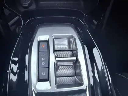 Photo 53 Peugeot 2008  Hybrid 136 e-DCS6