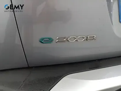 Photo 19 Peugeot 2008  Electrique 136 ch