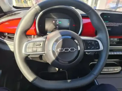 Photo 14 Fiat 600  e 156ch 54kWh Red