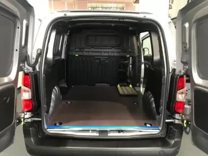 Photo 11 Opel Combo Cargo  M 800kg 100 kW Batterie 50 kWh