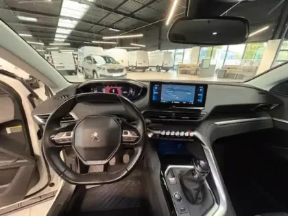 Photo 12 Peugeot 3008  1.5 BlueHDi 130ch S&S Allure Pack