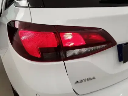 Photo 16 Opel Astra  Sports Tourer 1.2 Turbo 110 ch BVM6