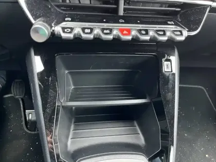 Photo 26 Peugeot 2008  100 S&S BVM6