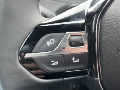 Photo 46 Peugeot 2008  100 S&S BVM6