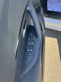 Photo 25 Peugeot 2008  100 S&S BVM6