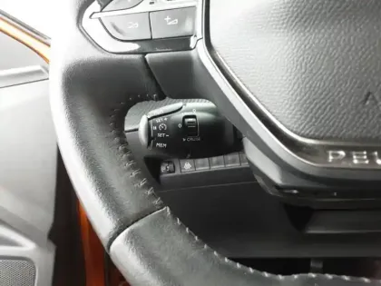 Photo 18 Peugeot 2008  PureTech 100 S&S BVM6