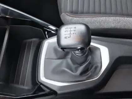 Photo 13 Peugeot 2008  PureTech 100 S&S BVM6