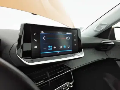 Photo 19 Peugeot 2008  PureTech 100 S&S BVM6