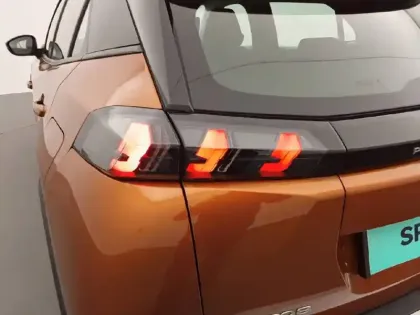 Photo 16 Peugeot 2008  PureTech 100 S&S BVM6