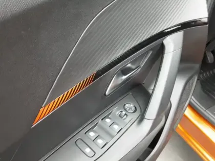 Photo 17 Peugeot 2008  PureTech 100 S&S BVM6