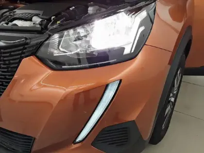 Photo 15 Peugeot 2008  PureTech 100 S&S BVM6