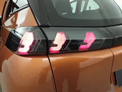 Photo 16 Peugeot 2008  PureTech 100 S&S BVM6