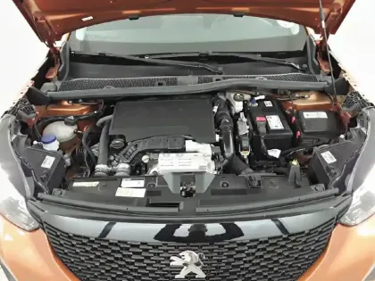 Photo 24 Peugeot 2008  PureTech 100 S&S BVM6