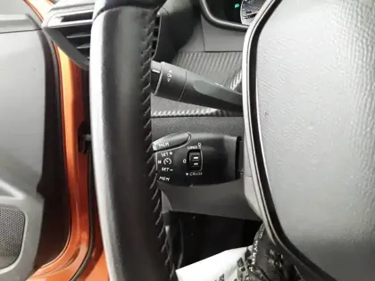 Photo 21 Peugeot 2008  PureTech 100 S&S BVM6