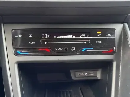 Photo 17 Volkswagen Taigo  1.0 TSI 116 DSG7