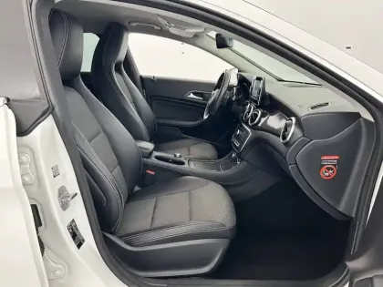 Photo 12 Mercedes CLA  200 d 7G-DCT