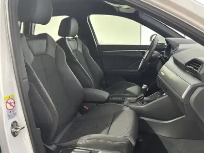 Photo 76 Audi Q3  45 TFSIe 245 ch S tronic 6