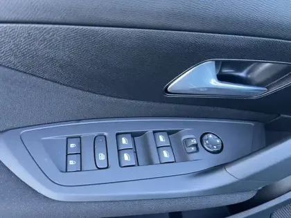 Photo 44 Peugeot 308  Hybrid 145 e-DCS6