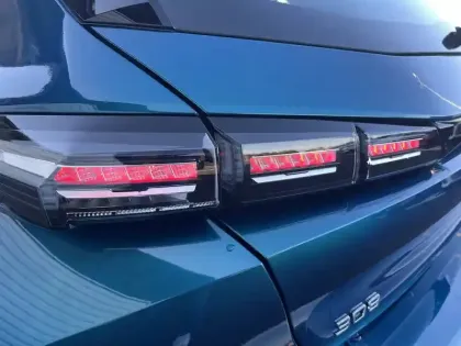 Photo 42 Peugeot 308  Hybrid 145 e-DCS6