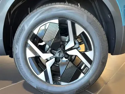 Photo 53 Peugeot 2008  Hybrid 145 e-DCS6