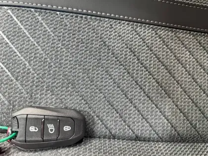 Photo 40 Peugeot 2008  Hybrid 145 e-DCS6